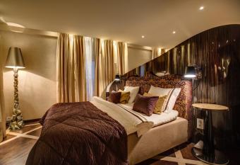 ReeHorst allows 18 year olds to book a room