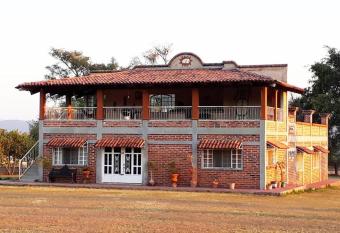 Casa de campo cerca de Guadalajara. allows 18 year olds to book a room