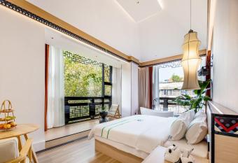 Xishu Garden Inn allows 18 year olds to book a room