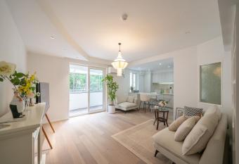                                   has Smoking/Balcony rooms