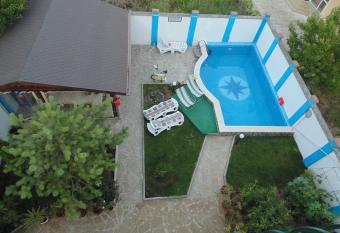 Topalovi Guest House has Balcony rooms