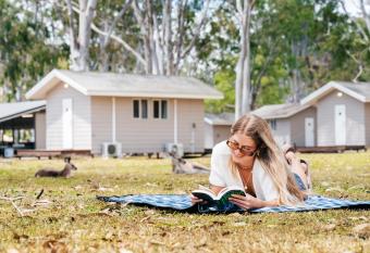 KangaROOMS Noosa Everglades YHA allows 18 year olds to book a room