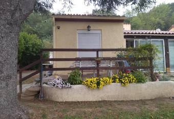 F1 chambre et cuisine has Balcony rooms