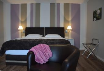 G  stehaus Pralin   allows 18 year olds to book a room