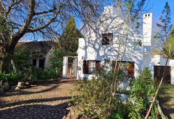 Bluebelle Cottage has Balcony rooms