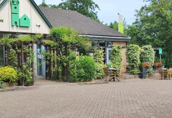 Campanile Hotel & Restaurant Vlaardingen allows 18 year olds to book a room