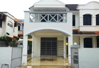 Pinang Beach Home @ Ferringhi has Balcony rooms
