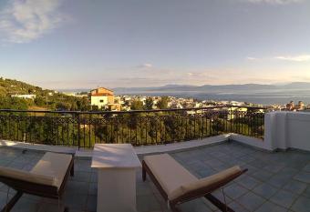 Natura Studios has Balcony rooms