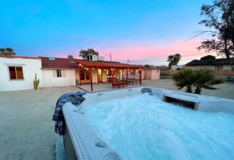 Casa de la Muxer - 940s Adobe - Hot Tub - Cowboy Pool has Balcony rooms