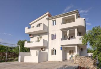 Apartments Markovi   has Balcony rooms