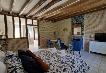 La Maison Pas Chaaxe allows 18 year olds to book a room