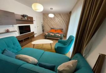 Elite New Center 3 rooms Apartments has Balcony rooms