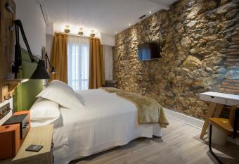 Pensi  n Boutique Caravan Cinema allows 18 year olds to book a room