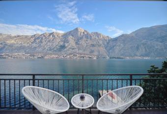 House 44 SEAFRONT APARTMENTS has Balcony rooms