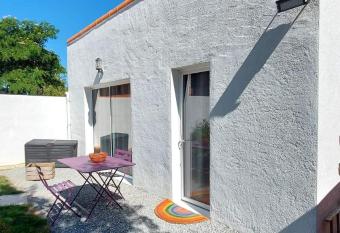 Bienvenu allows 18 year olds to book a room