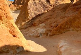 Apto com Ar com vista para praia de Morro Branco - Fortaleza has Balcony rooms