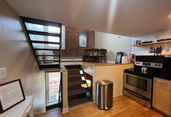 Affordable & Chic RiNo/LoDo/Dtown Loft- Walkable allows 18 year olds to book a room
