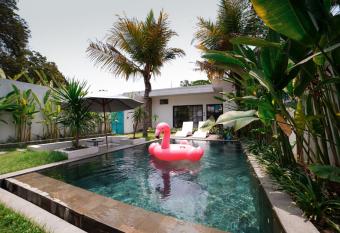 Ubu Villa Prambanan - 3 Bedrooms Villa near Prambanan Temple has Balcony rooms