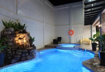 The Legacy Hotel has Balcony rooms