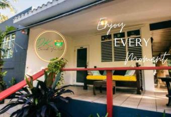 Toda la casa: 3 dormitorios, 4 ba  os y 1 fut  n. has Balcony rooms