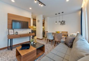 BuzzStays - Spa Apart Hotel - Privately Managed Apartments allows 18 year olds to book a room