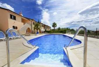 Apartments Residenz Labinci - Einzeln Haus Casa Rustica has Balcony rooms