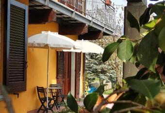 In campagna allows 18 year olds to book a room