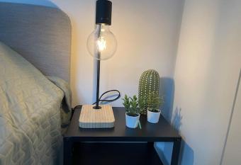 Uusi kaksio ilmaisella pys  k  innill   satamassa has Balcony rooms