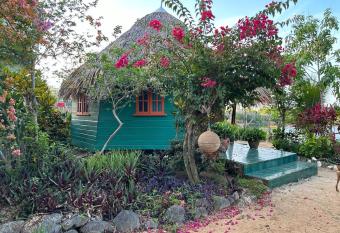 Little Bay Bungalow has Balcony rooms