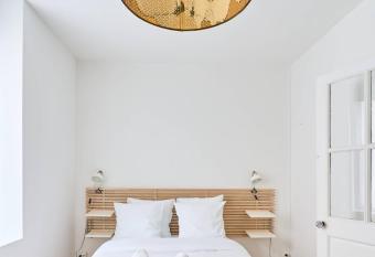 LA LOGE DES CARMES -Coeur de Nantes allows 18 year olds to book a room