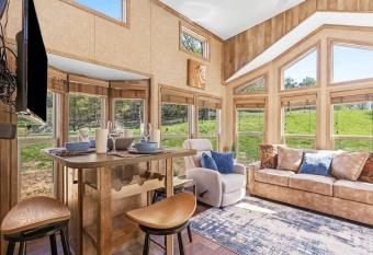 Farm Stay w Pool-15min to Chattanooga-3 Tiny Homes has Balcony rooms