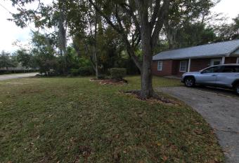 One unit of a fully renovated duplex near FSU has Balcony rooms