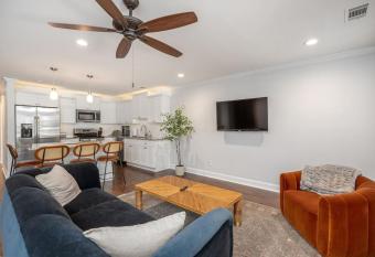 Garden at Rose House has Balcony rooms