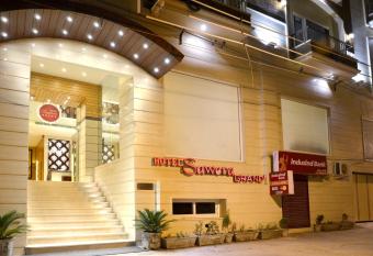 Sawera Grand has Balcony rooms