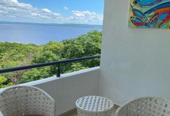 Alojamiento vacacional de lujo. Jazz allows 18 year olds to book a room