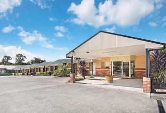 Catalina Motel Lake Macquarie allows 18 year olds to book a room