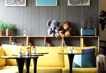 Easymind Guesthouse Taipei Main Station has Balcony rooms