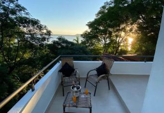 Hab. Penthouse y Terraza Privada Tango allows 18 year olds to book a room