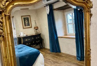 Une nuit chez une artisane allows 18 year olds to book a room