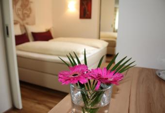 Hotel Rebst  ckle allows 18 year olds to book a room