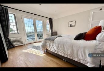 White House has rooms with a private hot tub