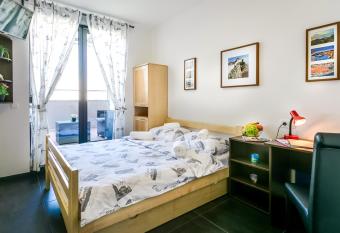 Hostel Moving has Balcony rooms