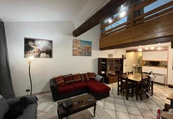 ATTICO spazioso centro storico 2 CAMERE MATRIMONIALI WIFI,NETFLIX,PRIME,PARAMOUNT has Balcony rooms