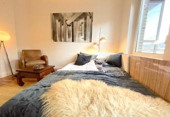 Dein Ankerplatz in M  lheim Ruhr - Traditionelle Zechenhaush  lfte allows 18 year olds to book a room