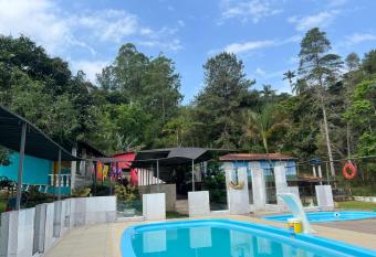 Ch  cara Recanto do Guerreiro em Aruja allows 18 year olds to book a room