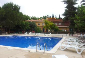 Hostal Tivissa allows 18 year olds to book a room