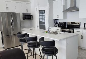 Chesskings Suites - Polo-Park - 2 Bedrooms - Executive has Balcony rooms