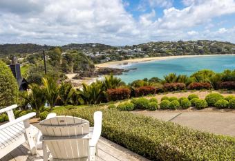 Smiths Cottage has Balcony rooms