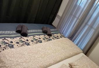 Appart avec jardin proche Paris has Balcony rooms