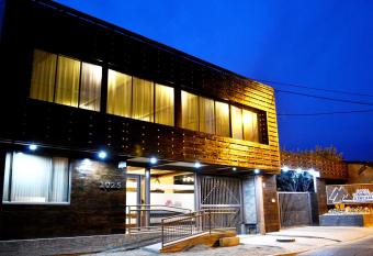 Hotel Cumbres de Atacama allows 18 year olds to book a room